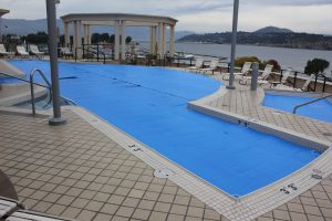 Commercial thermal floating pool cover